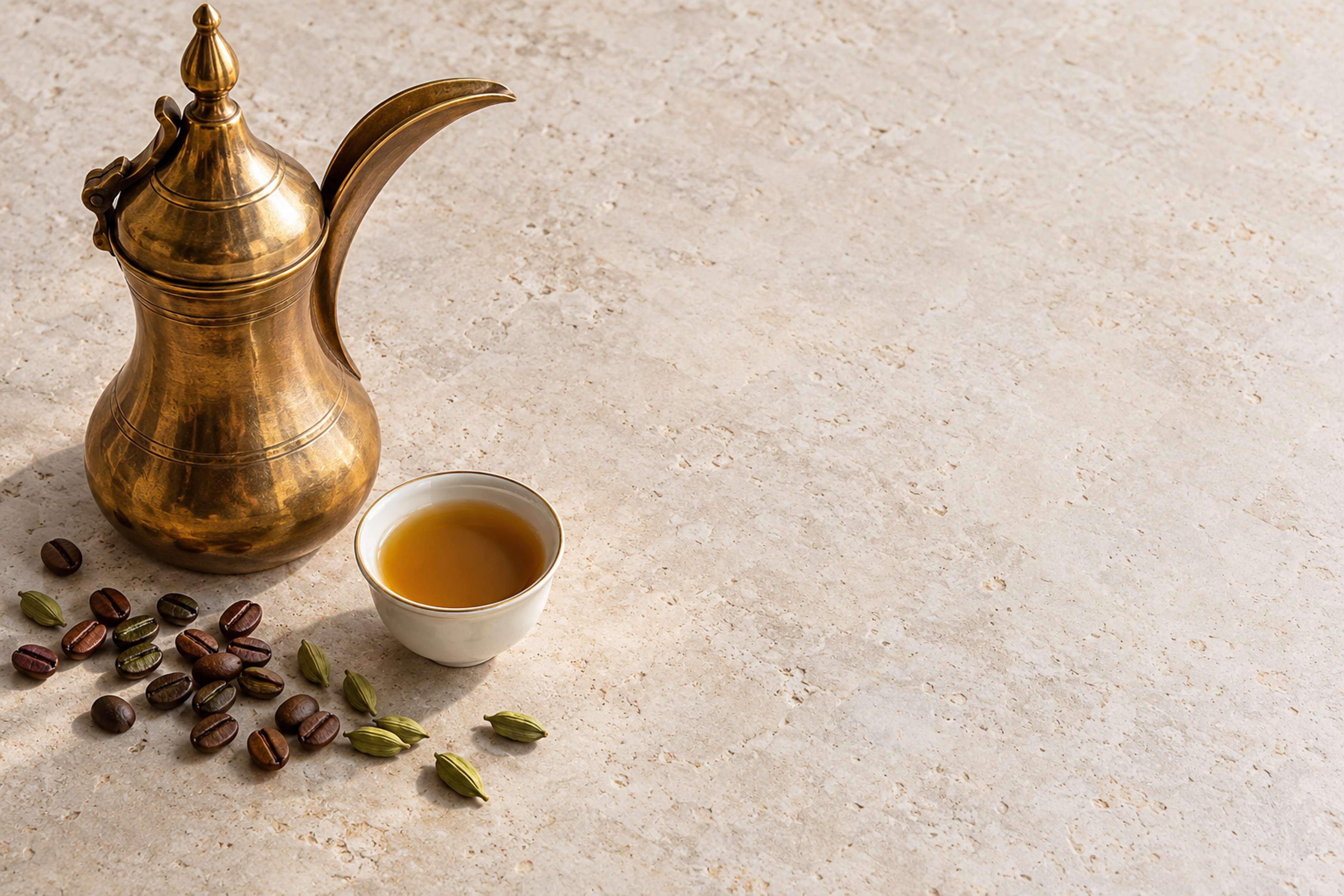 حبوب قهوة وهيل ودلة عربية من الأعلى، مثال مولد بالذكاء الاصطناعي